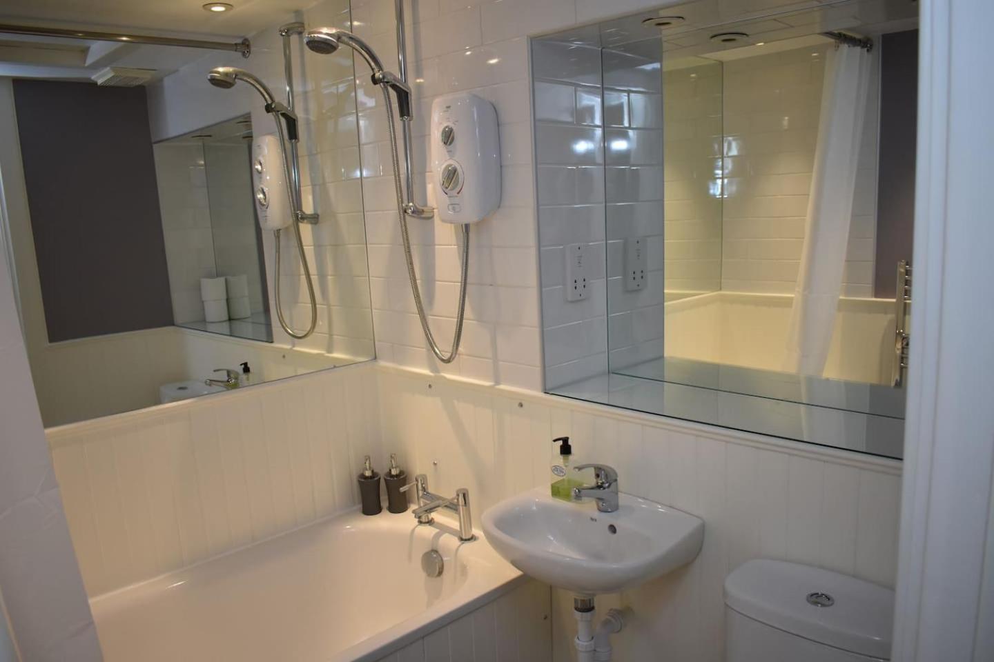 West Port - 2Br In The Heart Of The Old Town Just Off The Grassmarket Edinburgh Exterior photo